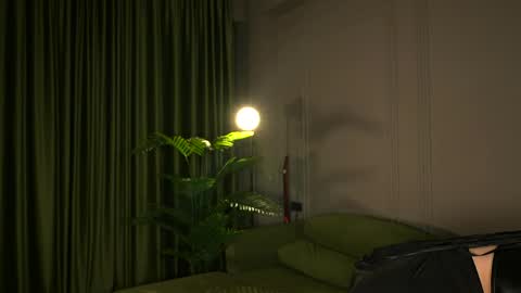 Snapshot of ivyehex chatting on June 7, 7:39 pm Sofa online show from June 7, 7:39 pm