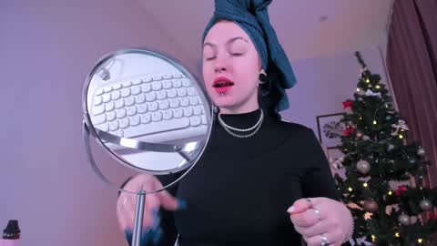 Snapshot of ivyhoney chatting on January 5, 6:35 am IVY - Follow me 3 online show from January 5, 6:35 am