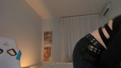 Snapshot of ivyhoney chatting on January 12, 6:39 am IVY - Follow me 3 online show from January 12, 6:39 am
