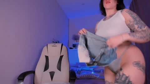 Snapshot of ivyhoney chatting on January 30, 6:56 am IVY - Follow me 3 online show from January 30, 6:56 am