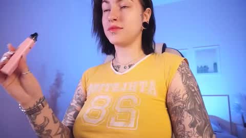 Snapshot of ivyhoney chatting on February 27, 7:01 am IVY - Follow me 3 online show from February 27, 7:01 am