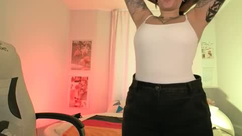 Snapshot of ivyhoney chatting on September 24, 8:39 am IVY - Follow me 3 online show from September 24, 8:39 am