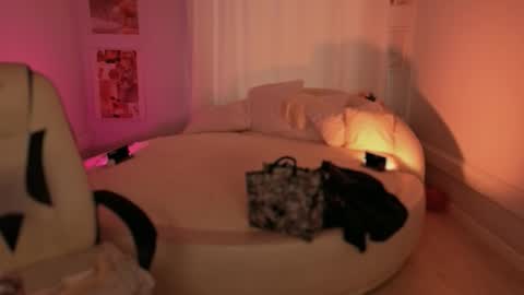Snapshot of ivyhoney chatting on October 19, 8:37 am IVY - Follow me 3 online show from October 19, 8:37 am