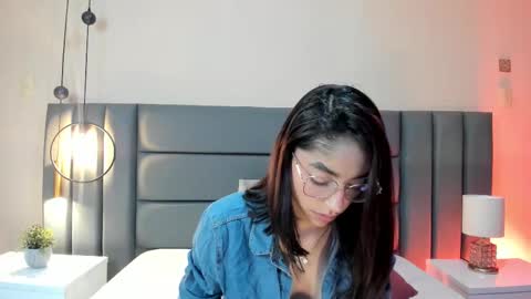 IvyJhonss online show from September 12, 11:43 am