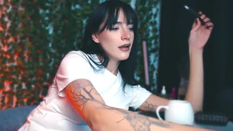 Snapshot of ivyjonson chatting on December 6, 2:17 pm Miss Ivy online show from December 6, 2:17 pm