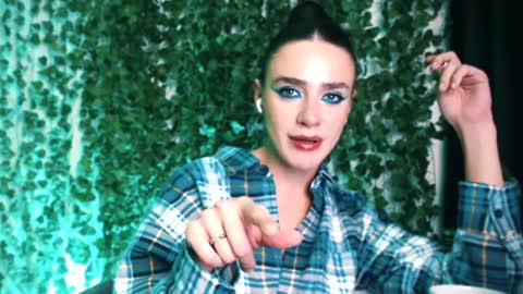 Snapshot of ivyjonson chatting on December 22, 11:09 pm Miss Ivy online show from December 22, 11:09 pm