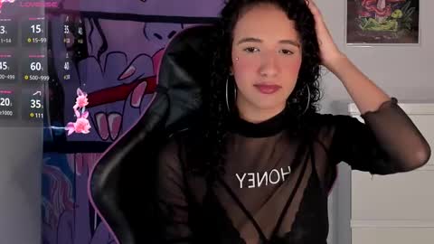 Snapshot of ivymanson_ chatting on December 2, 8:52 am Camila online show from December 2, 8:52 am