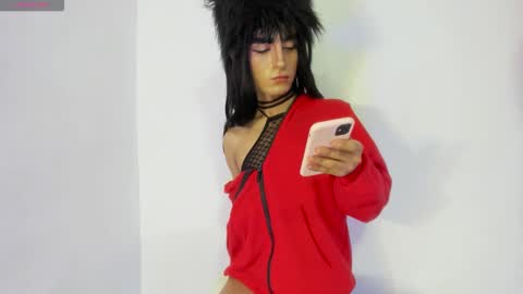 Snapshot of ivymilleer chatting on December 17, 2:23 pm ivymilleer online show from December 17, 2:23 pm