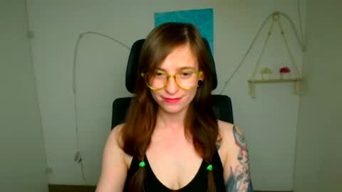 Snapshot of ivynoir_ chatting on June 16, 11:57 am Ivy online show from June 16, 11:57 am