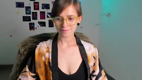 Snapshot of ivynoir_ chatting on July 10, 1:14 pm Ivy online show from July 10, 1:14 pm