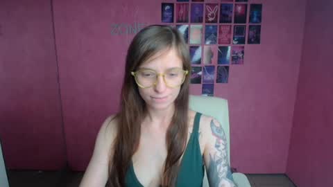 Snapshot of ivynoir_ chatting on July 13, 10:12 pm Ivy online show from July 13, 10:12 pm