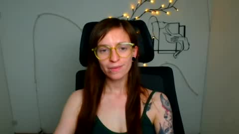 Snapshot of ivynoir_ chatting on July 16, 12:33 pm Ivy online show from July 16, 12:33 pm
