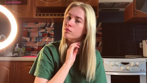 ivywairley online show from March 29, 3:39 am