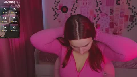 Snapshot of iwi_wi_wi chatting on October 2, 12:23 pm Daisy online show from October 2, 12:23 pm