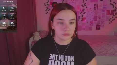 Snapshot of iwi_wi_wi chatting on October 19, 10:10 pm Daisy online show from October 19, 10:10 pm