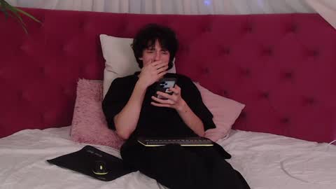 Snapshot of iwillfall_ chatting on December 4, 4:10 am Maxim online show from December 4, 4:10 am