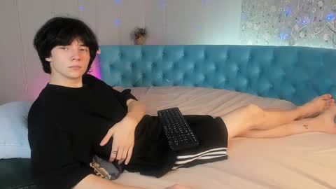 Snapshot of iwillfall_ chatting on December 5, 1:14 am Maxim online show from December 5, 1:14 am
