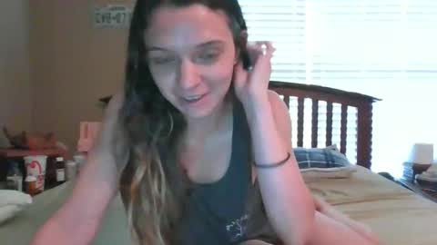 Snapshot of ixxievixxie chatting on September 28, 2:00 pm ixxievixxie online show from September 28, 2:00 pm