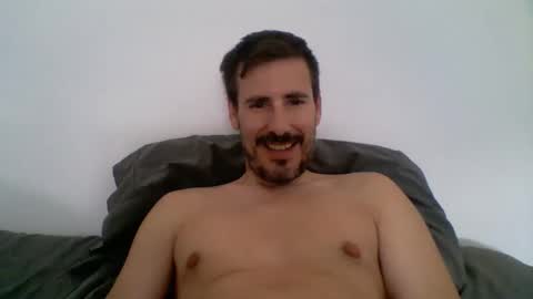 Snapshot of iyoperro chatting on October 4, 11:19 am Casandro online show from October 4, 11:19 am