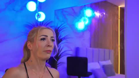 izabelle_02 online show from March 23, 5:00 am