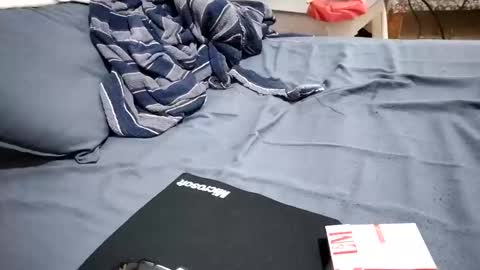 Snapshot of izarizar chatting on February 27, 12:43 am Brooking online show from February 27, 12:43 am