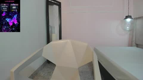 izelevans online show from March 21, 1:05 pm