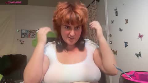 Snapshot of izzyishottttt chatting on October 20, 8:26 am izzyishottttt online show from October 20, 8:26 am