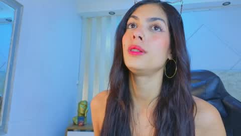 j_belle_ online show from April 3, 1:42 pm