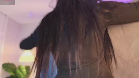 Jade online show from April 4, 8:06 pm