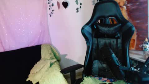 jade 18  online show from April 12, 1:32 am