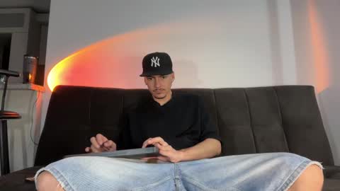 INDEPENDENT MODEL online show from September 10, 3:06 am