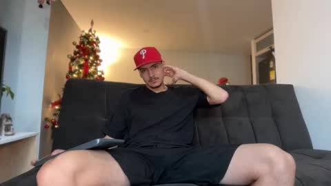 INDEPENDENT MODEL online show from December 17, 11:16 am