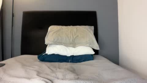 INDEPENDENT MODEL online show from March 21, 12:15 am