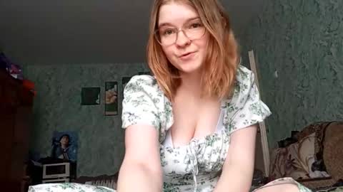I am Vanessa Help me reach 10 Thumbs Up online show from October 18, 8:48 am