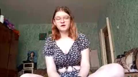 I am Vanessa Help me reach 10 Thumbs Up online show from October 19, 8:59 am