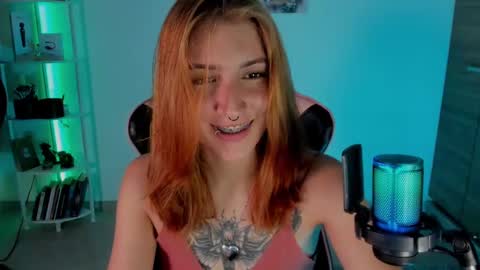 Snapshot of jacky_croft chatting on December 12, 4:48 am Linda Sofia help me get to 100 thumbs up online show from December 12, 4:48 am