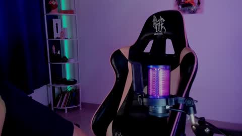 Snapshot of jacky_croft chatting on January 8, 4:23 am Linda Sofia help me get to 100 thumbs up online show from January 8, 4:23 am