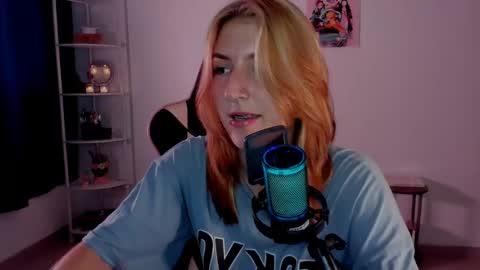 Snapshot of jacky_croft chatting on January 17, 3:23 am Linda Sofia help me get to 100 thumbs up online show from January 17, 3:23 am