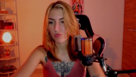 Snapshot of jacky_croft chatting on January 30, 4:06 am Linda Sofia help me get to 100 thumbs up online show from January 30, 4:06 am