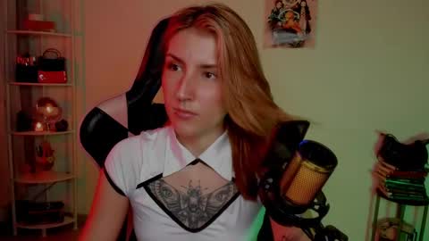 Snapshot of jacky_croft chatting on February 7, 6:24 am Linda Sofia help me get to 100 thumbs up online show from February 7, 6:24 am