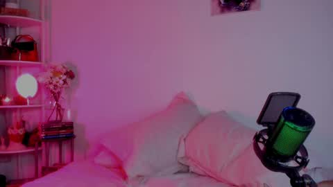 Snapshot of jacky_croft chatting on February 23, 4:28 am Linda Sofia help me get to 100 thumbs up online show from February 23, 4:28 am