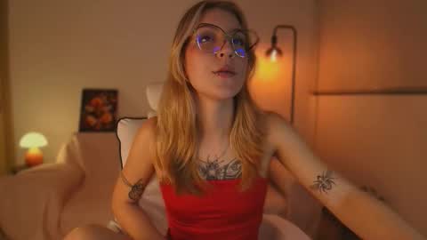 Snapshot of jacky_croft chatting on October 12, 5:06 am Linda Sofia help me get to 100 thumbs up online show from October 12, 5:06 am