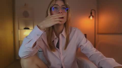 Snapshot of jacky_croft chatting on October 20, 5:19 am Linda Sofia help me get to 100 thumbs up online show from October 20, 5:19 am