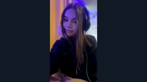 Adeline online show from October 15, 8:58 am