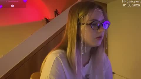 jacywinslat online show from June 1, 9:16 pm
