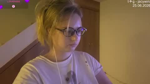 Snapshot of jacywinslat chatting on June 25, 1:15 pm jacywinslat online show from June 25, 1:15 pm