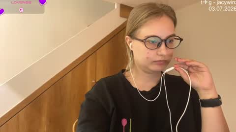 Snapshot of jacywinslat chatting on July 3, 9:05 am jacywinslat online show from July 3, 9:05 am