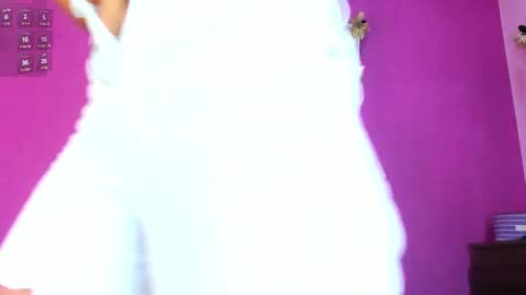 Snapshot of jade_brunnette chatting on February 22, 8:31 pm Jade Brunete online show from February 22, 8:31 pm