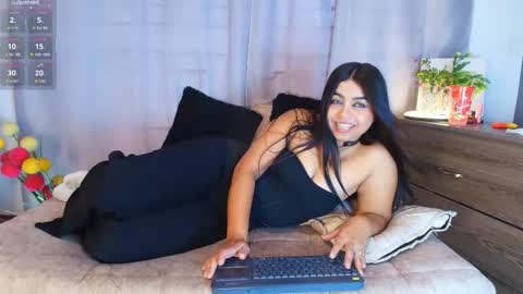 Snapshot of jade_brunnette chatting on December 3, 8:40 pm Jade Brunete online show from December 3, 8:40 pm