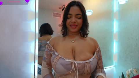 Snapshot of jade_nair chatting on May 16, 7:34 pm Jade online show from May 16, 7:34 pm